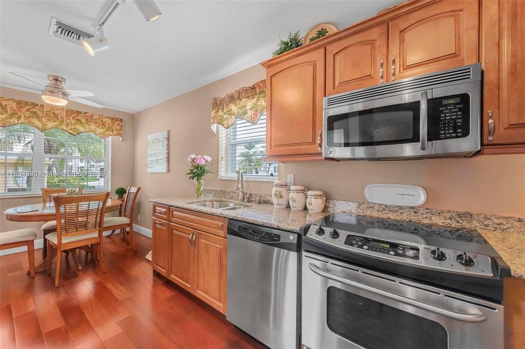 Vendido Recientemente: $450,000 (2 camas, 2 baños, 1368 Pies cuadrados)