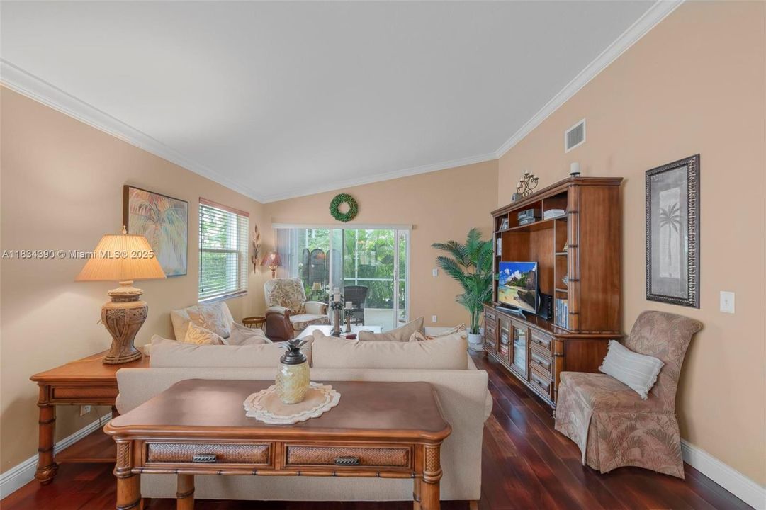 Vendido Recientemente: $450,000 (2 camas, 2 baños, 1368 Pies cuadrados)