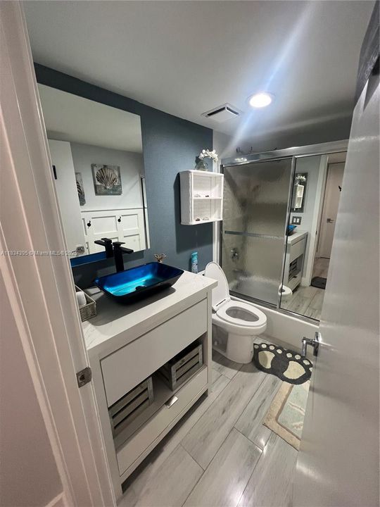 For Rent: $4,200 (2 beds, 2 baths, 1228 Square Feet)