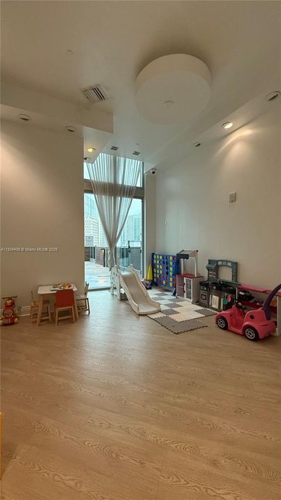 En Venta: $450,000 (2 camas, 2 baños, 1029 Pies cuadrados)