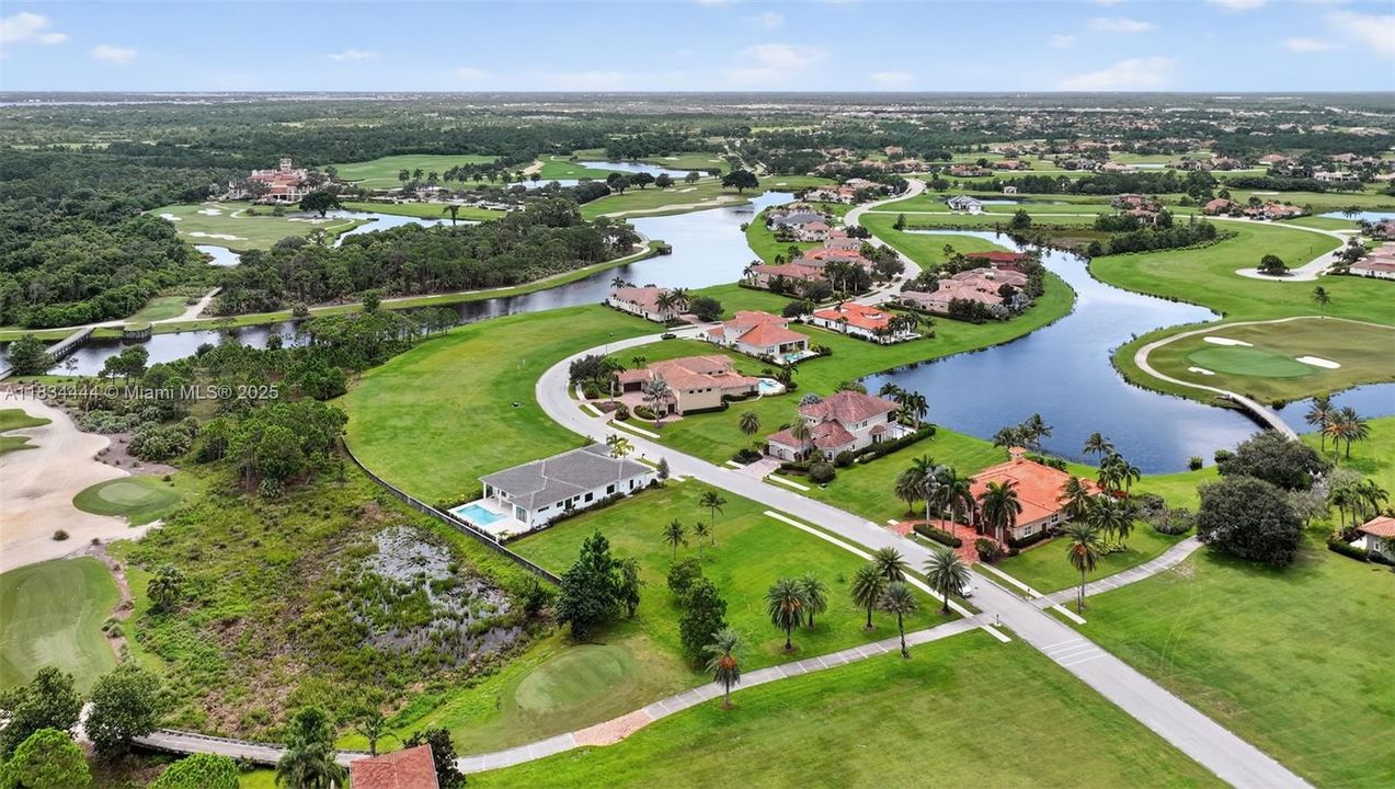 En Venta: $300,000 (0.20 acres)