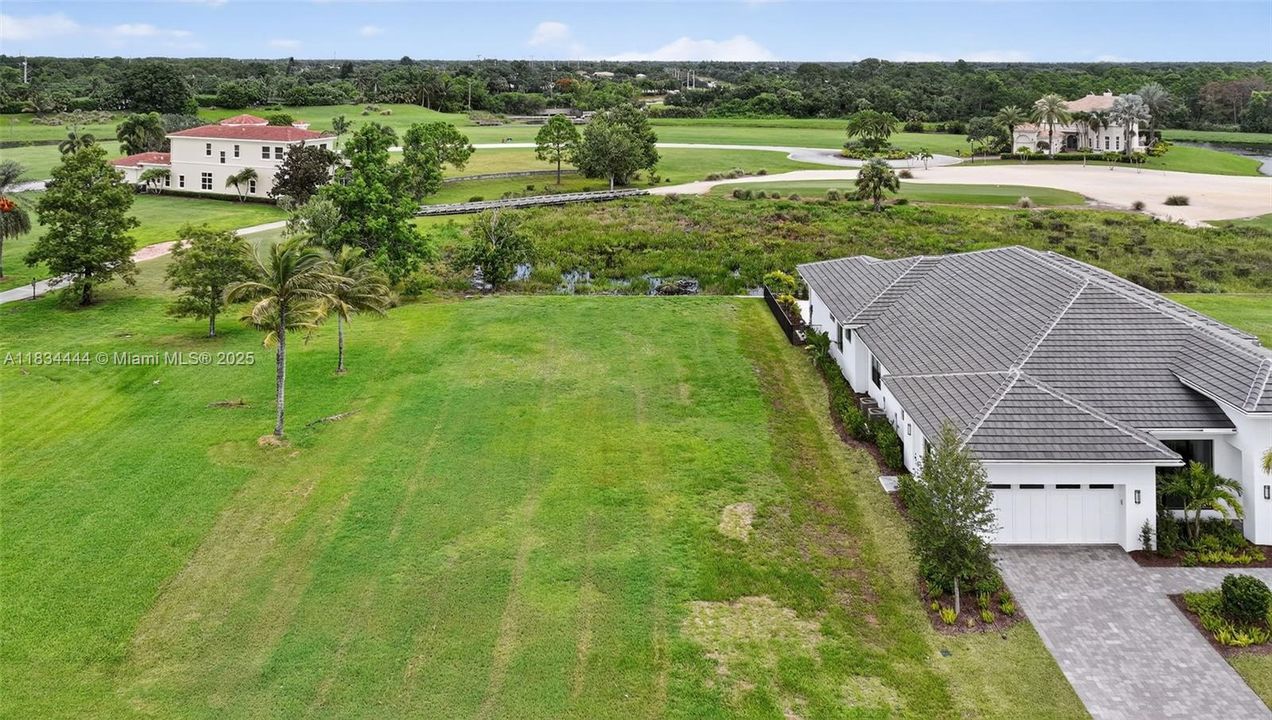 En Venta: $300,000 (0.20 acres)