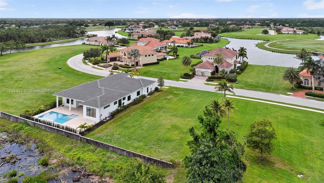 En Venta: $300,000 (0.20 acres)