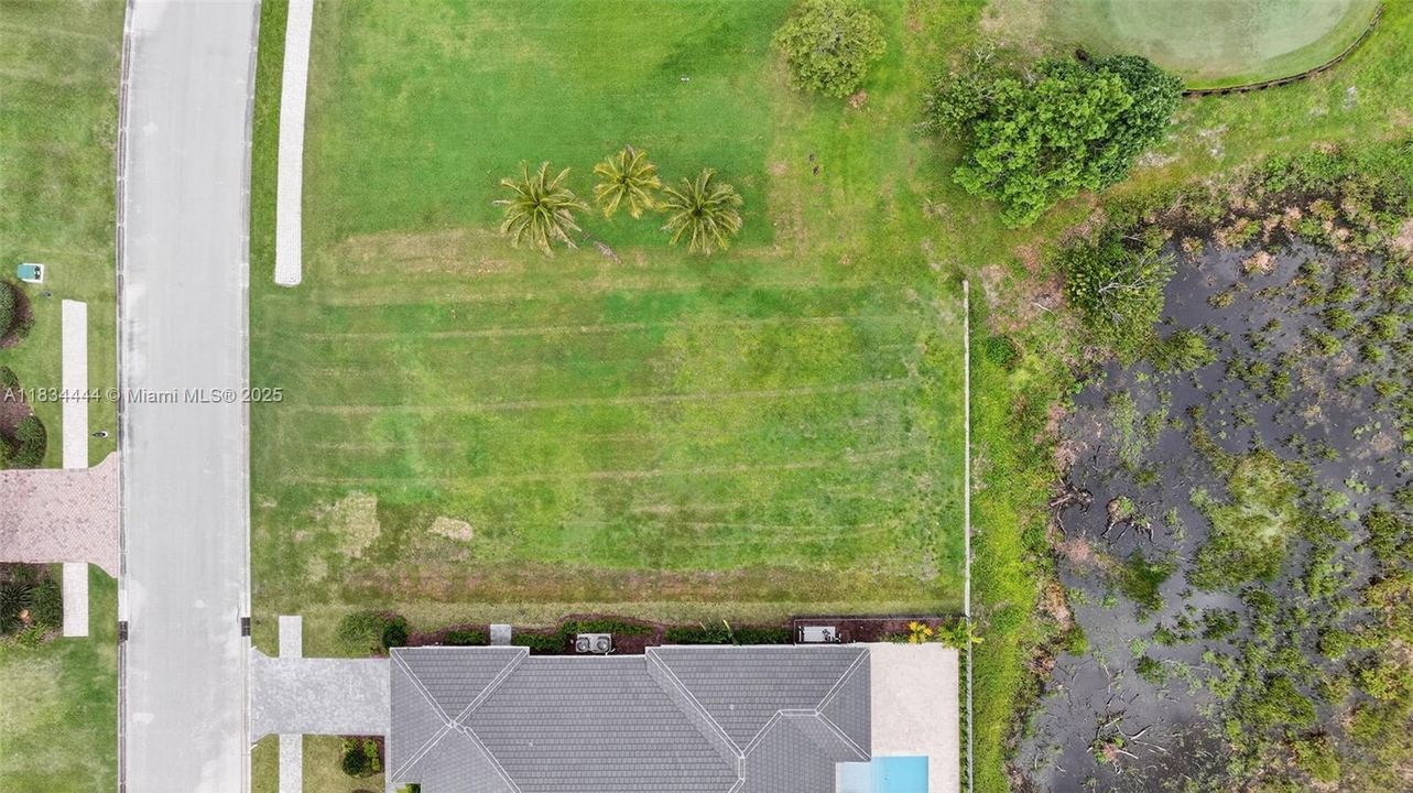 En Venta: $300,000 (0.20 acres)