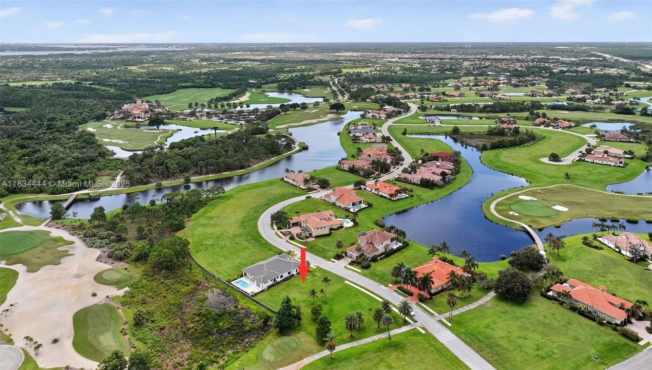 En Venta: $300,000 (0.20 acres)