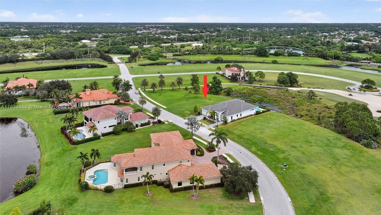 En Venta: $300,000 (0.20 acres)