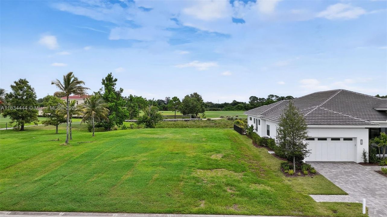 En Venta: $300,000 (0.20 acres)