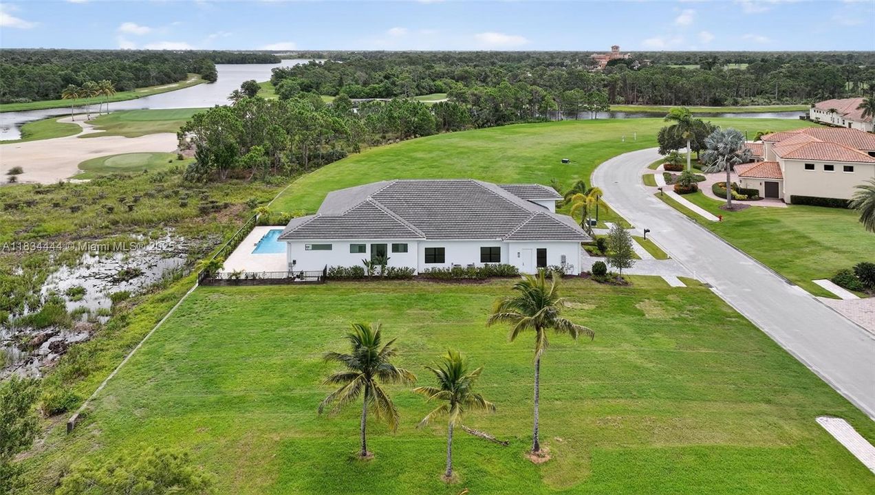 En Venta: $300,000 (0.20 acres)