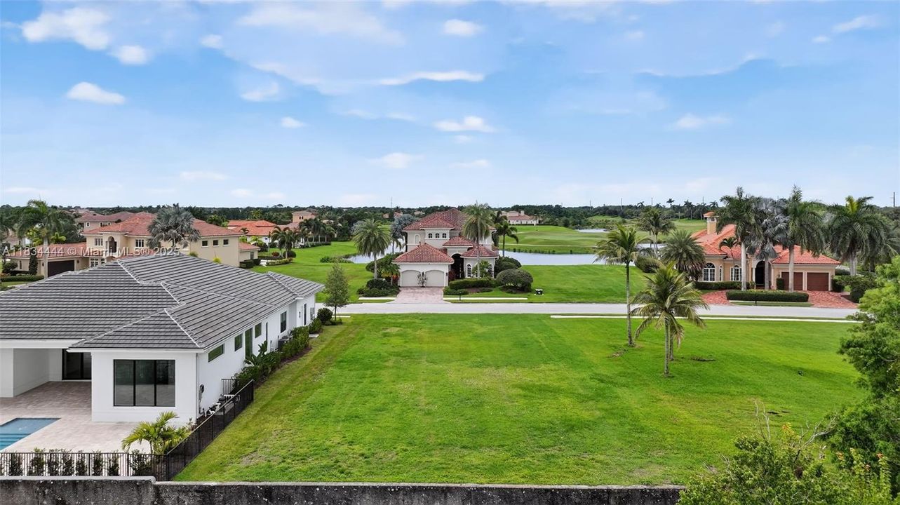 En Venta: $300,000 (0.20 acres)