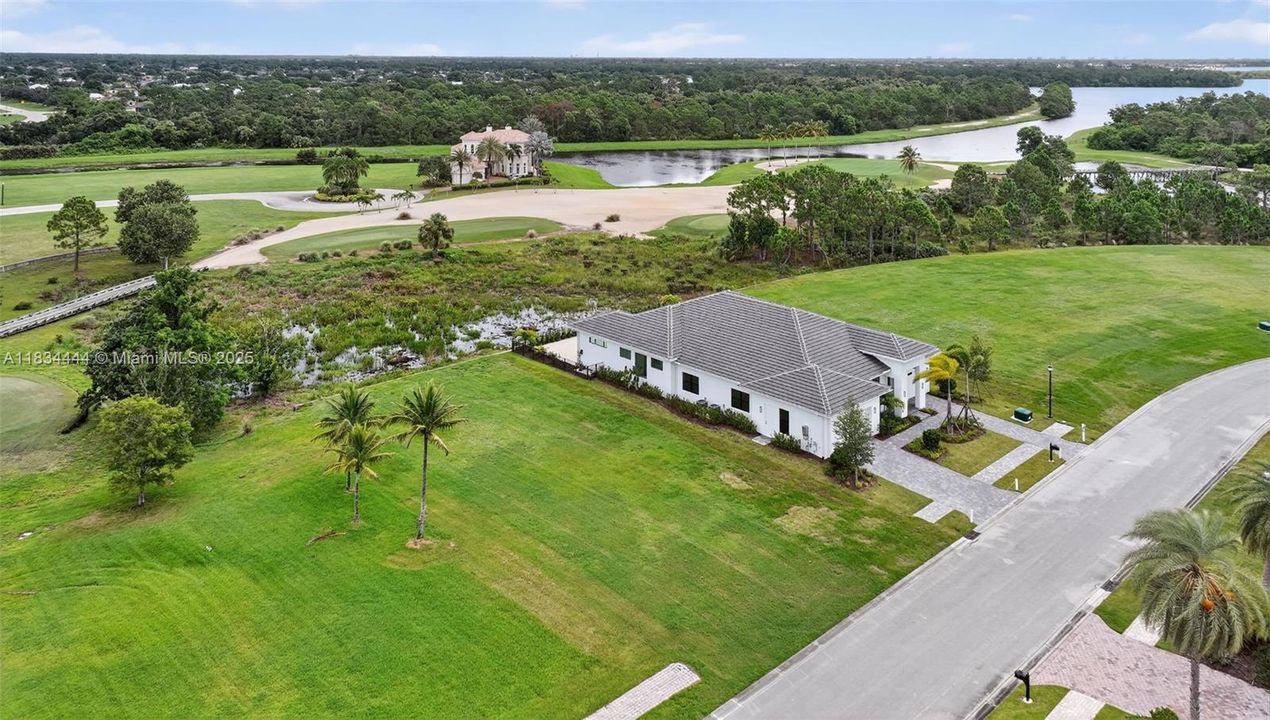 En Venta: $300,000 (0.20 acres)