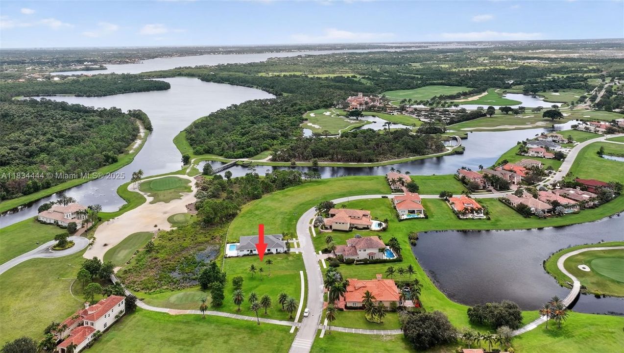 En Venta: $300,000 (0.20 acres)