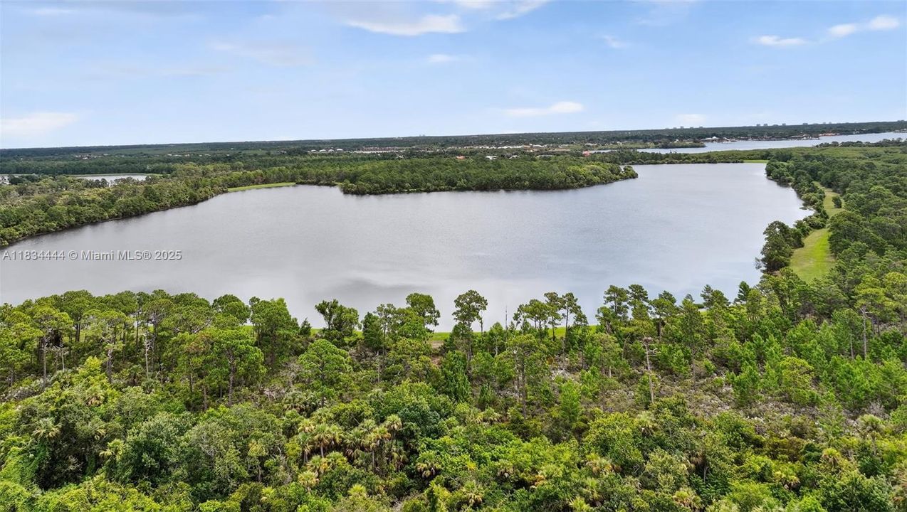 En Venta: $300,000 (0.20 acres)