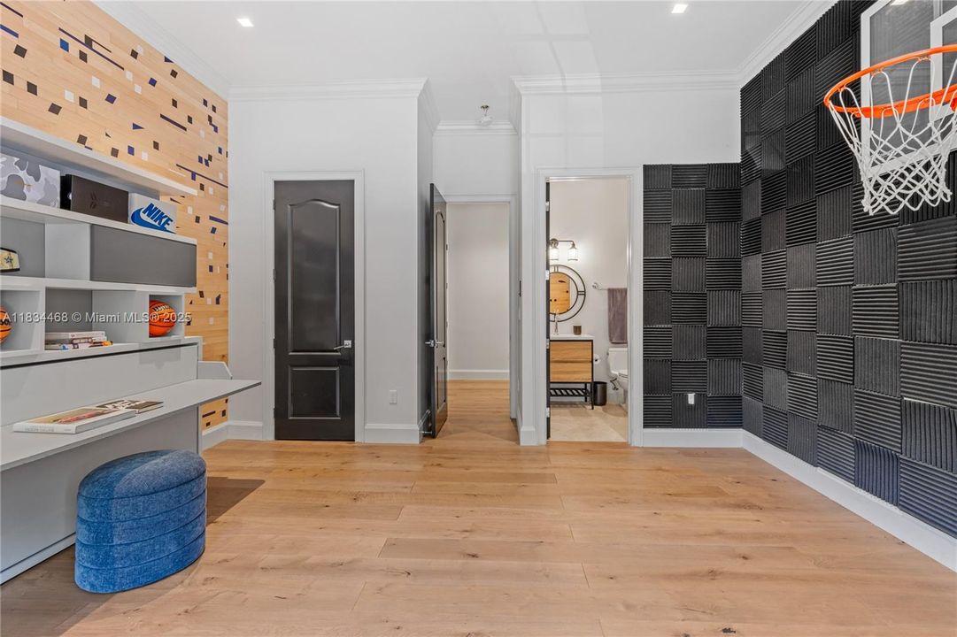 Recently Rented: $50,000 (7 beds, 7 baths, 7073 Square Feet)