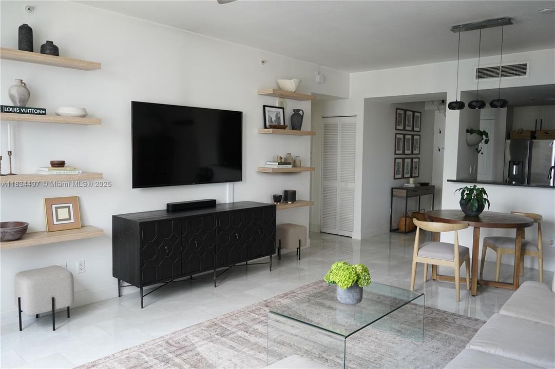 Vendido Recientemente: $425,000 (1 camas, 1 baños, 908 Pies cuadrados)