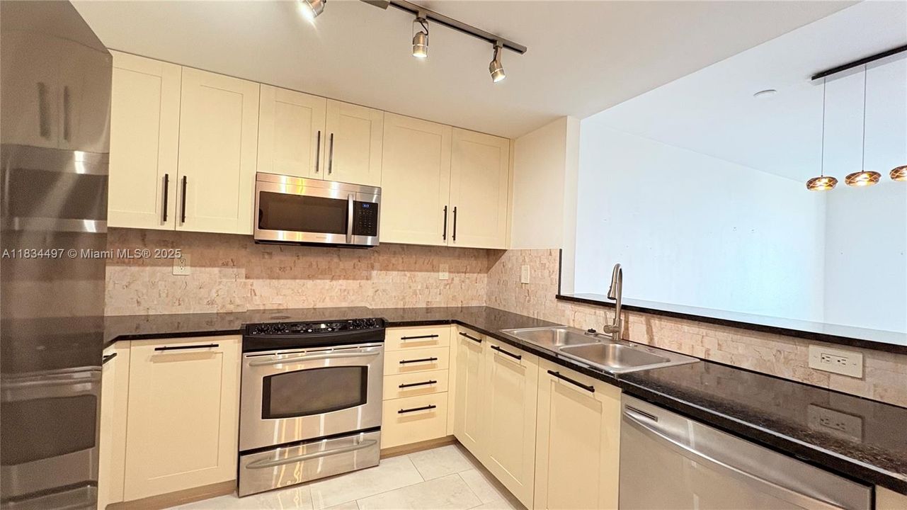 Vendido Recientemente: $425,000 (1 camas, 1 baños, 908 Pies cuadrados)