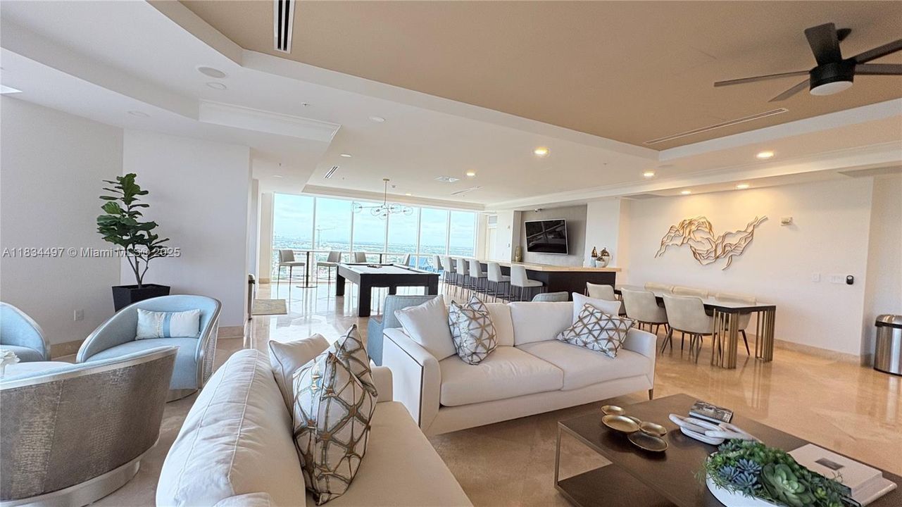 Vendido Recientemente: $425,000 (1 camas, 1 baños, 908 Pies cuadrados)