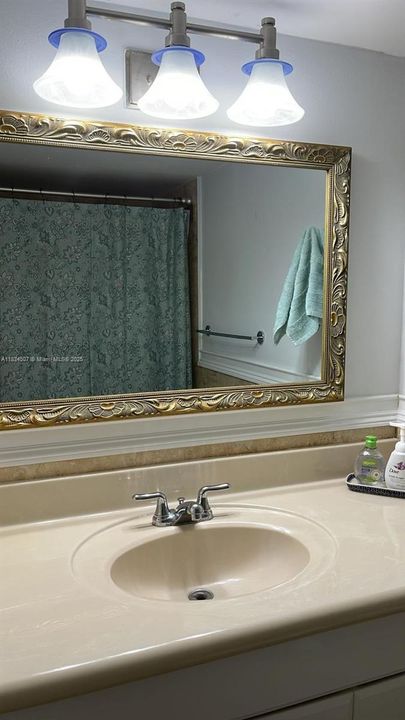 待售: $440,000 (1 贝兹, 1 浴室, 832 平方英尺)