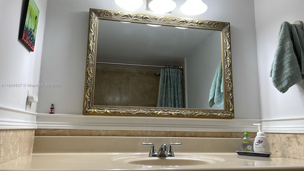 待售: $440,000 (1 贝兹, 1 浴室, 832 平方英尺)