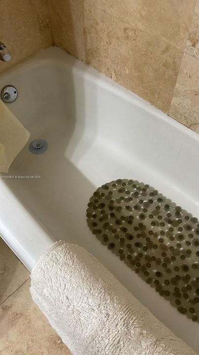 待售: $440,000 (1 贝兹, 1 浴室, 832 平方英尺)