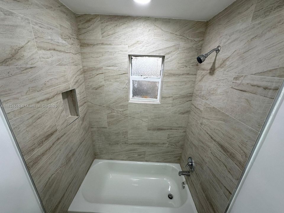 最近售出: $205,000 (3 贝兹, 2 浴室, 1128 平方英尺)