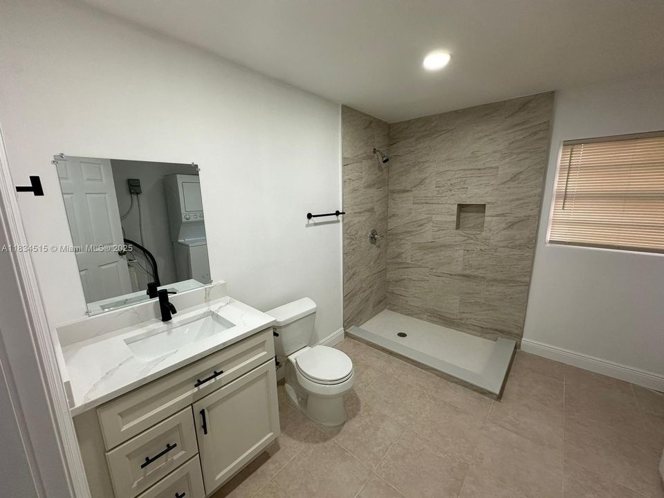 最近售出: $205,000 (3 贝兹, 2 浴室, 1128 平方英尺)