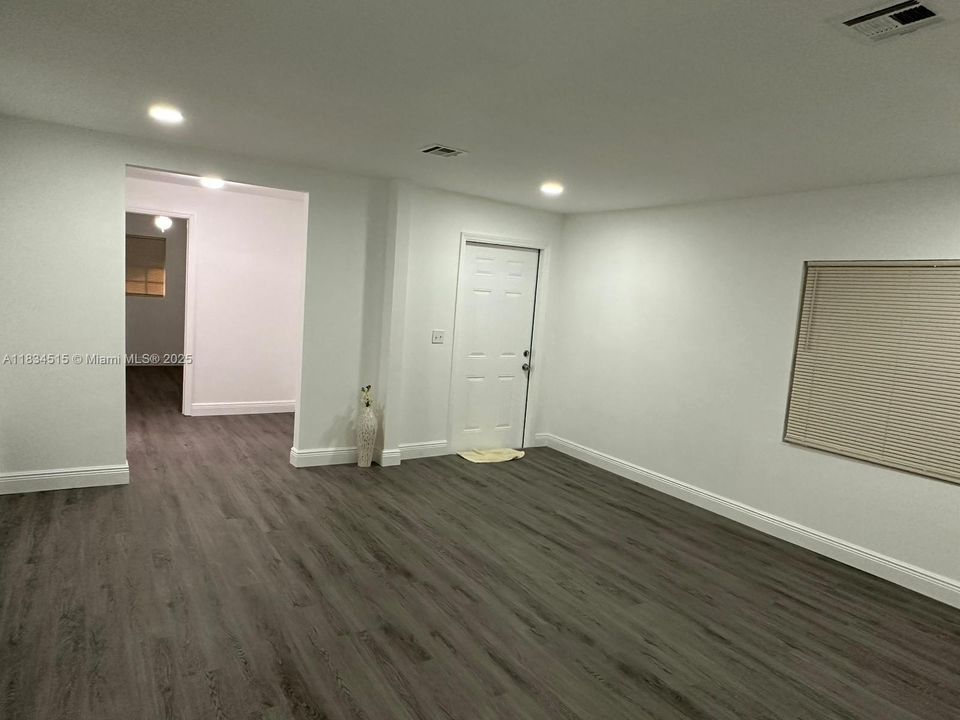 最近售出: $205,000 (3 贝兹, 2 浴室, 1128 平方英尺)