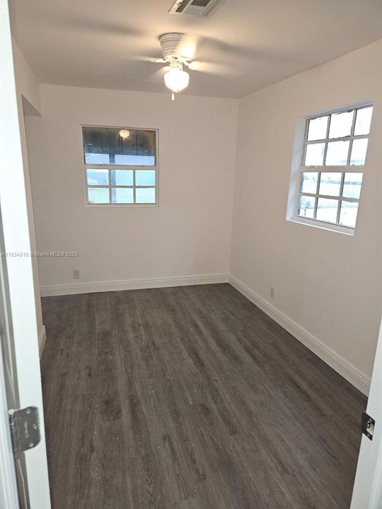 最近售出: $205,000 (3 贝兹, 2 浴室, 1128 平方英尺)