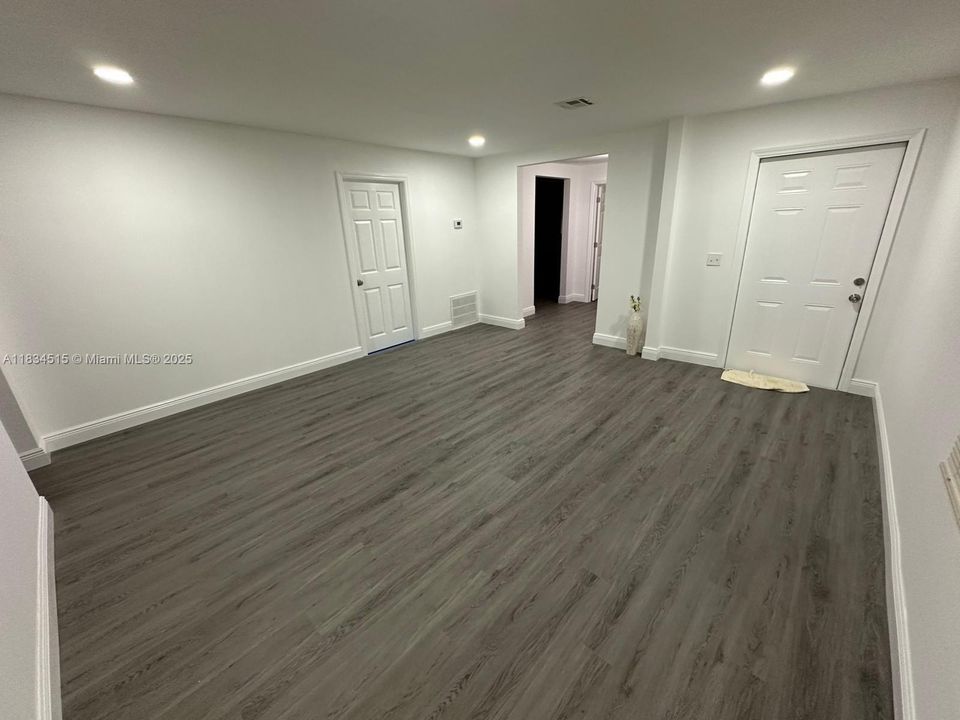 最近售出: $205,000 (3 贝兹, 2 浴室, 1128 平方英尺)