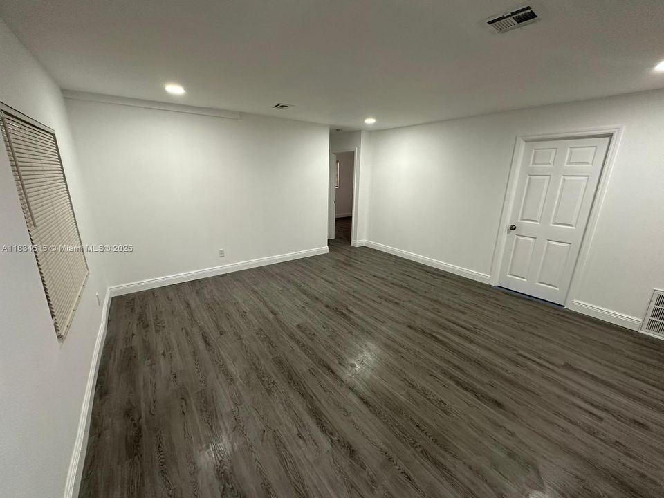 最近售出: $205,000 (3 贝兹, 2 浴室, 1128 平方英尺)