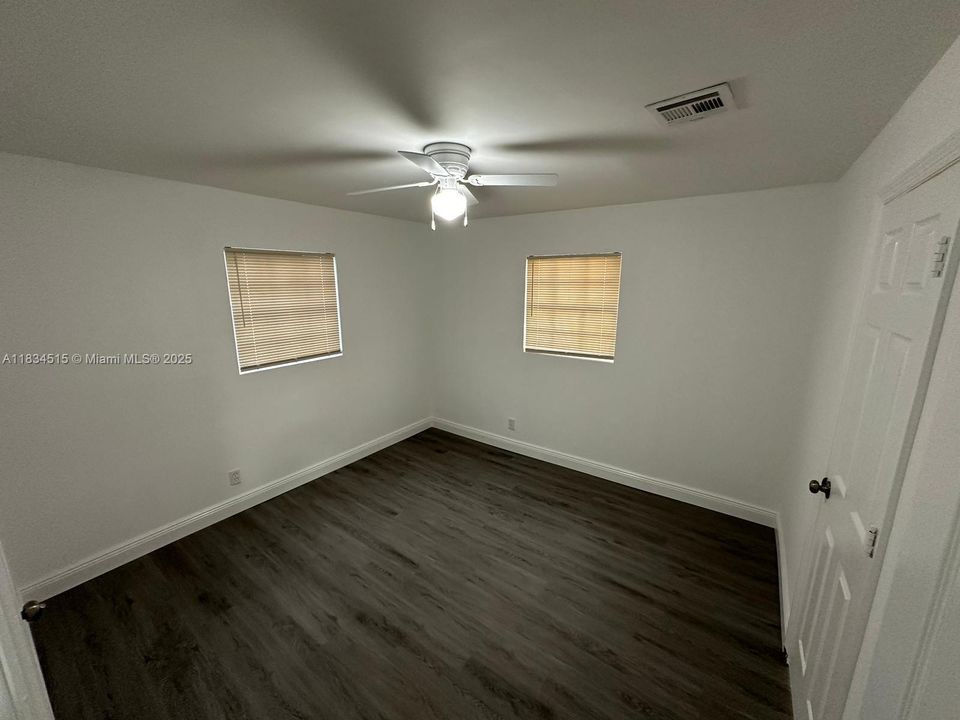 最近售出: $205,000 (3 贝兹, 2 浴室, 1128 平方英尺)