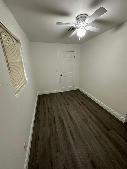 最近售出: $205,000 (3 贝兹, 2 浴室, 1128 平方英尺)