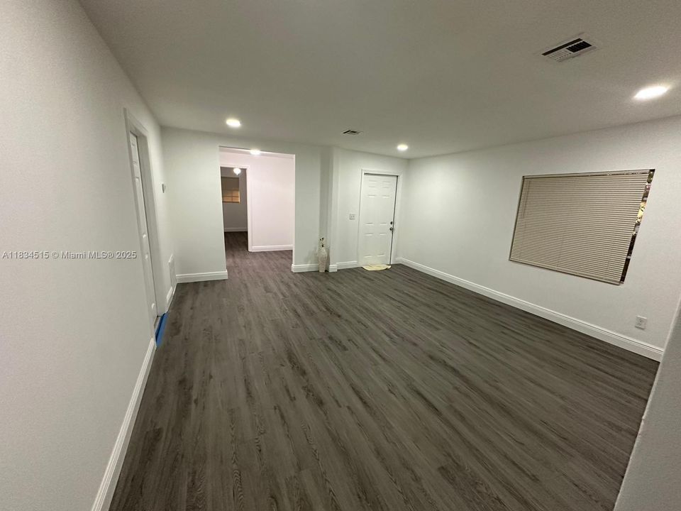 最近售出: $205,000 (3 贝兹, 2 浴室, 1128 平方英尺)