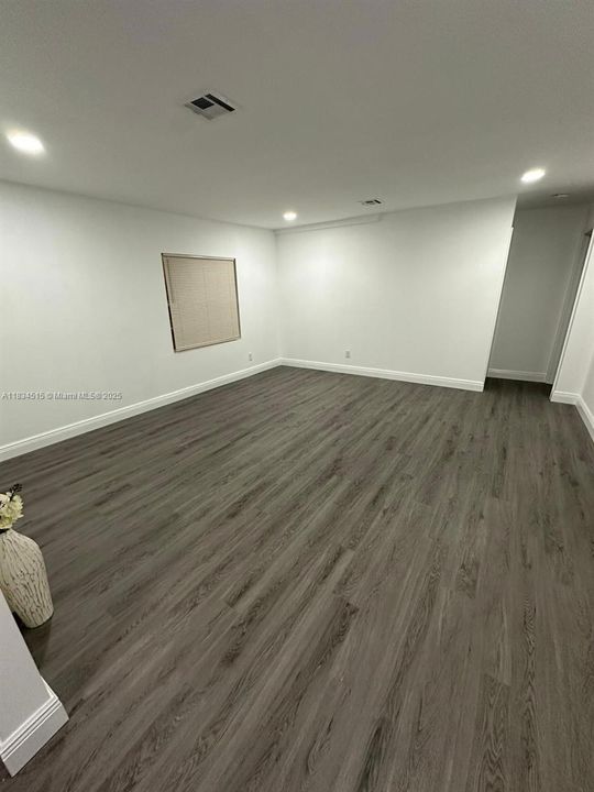 最近售出: $205,000 (3 贝兹, 2 浴室, 1128 平方英尺)