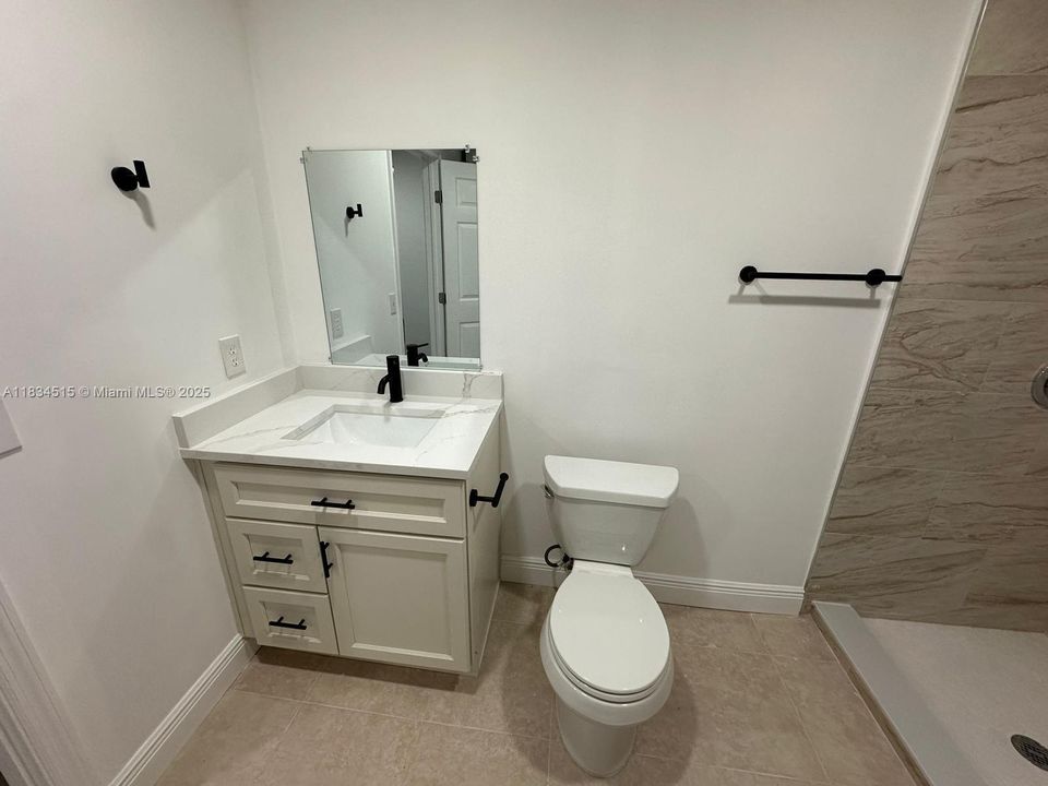 最近售出: $205,000 (3 贝兹, 2 浴室, 1128 平方英尺)