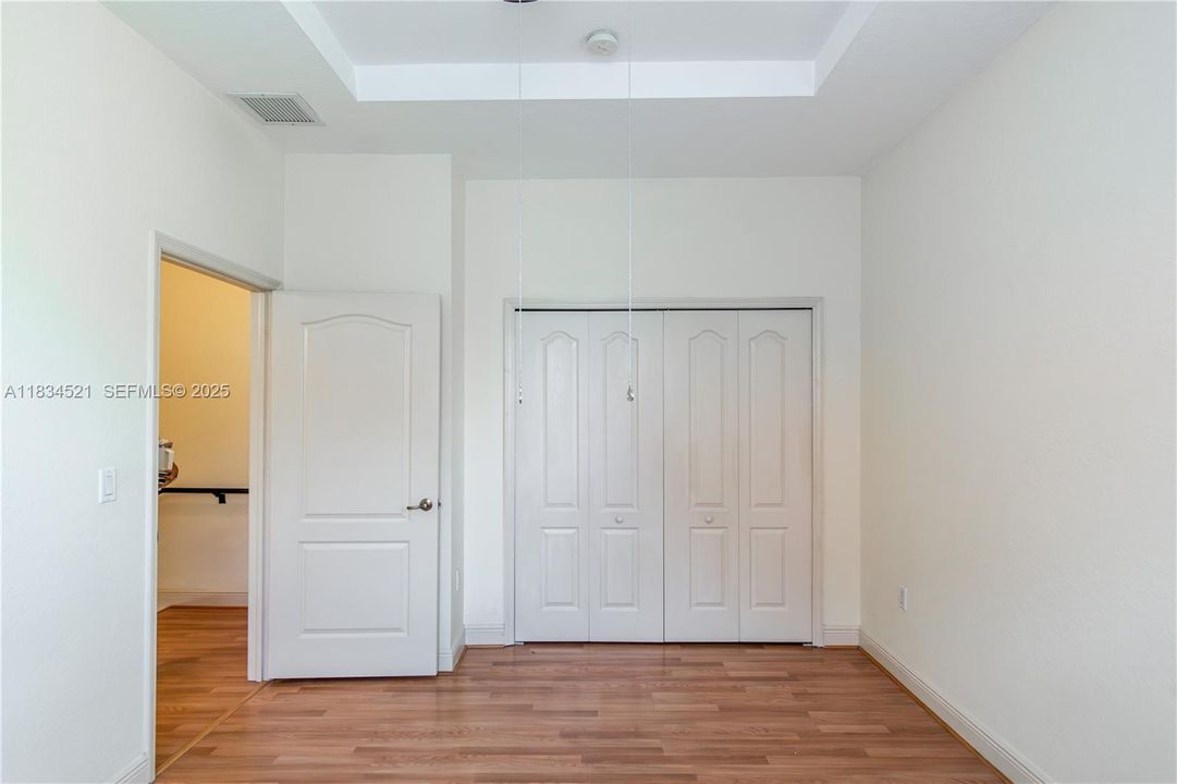 For Sale: $425,000 (2 beds, 1 baths, 1185 Square Feet)
