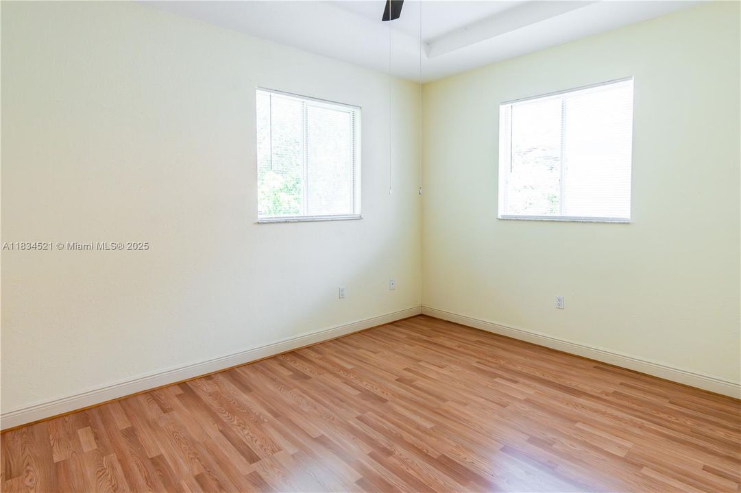 For Sale: $425,000 (2 beds, 1 baths, 1185 Square Feet)