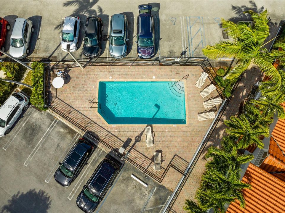 For Sale: $425,000 (2 beds, 1 baths, 1185 Square Feet)