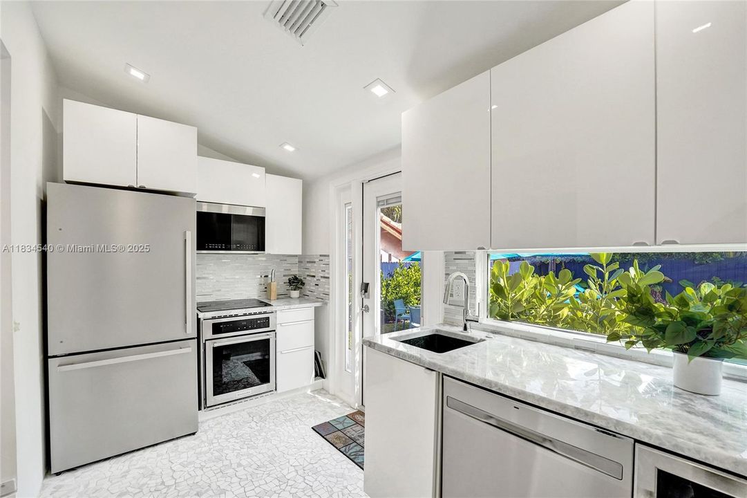 For Rent: $12,000 (4 beds, 2 baths, 1772 Square Feet)