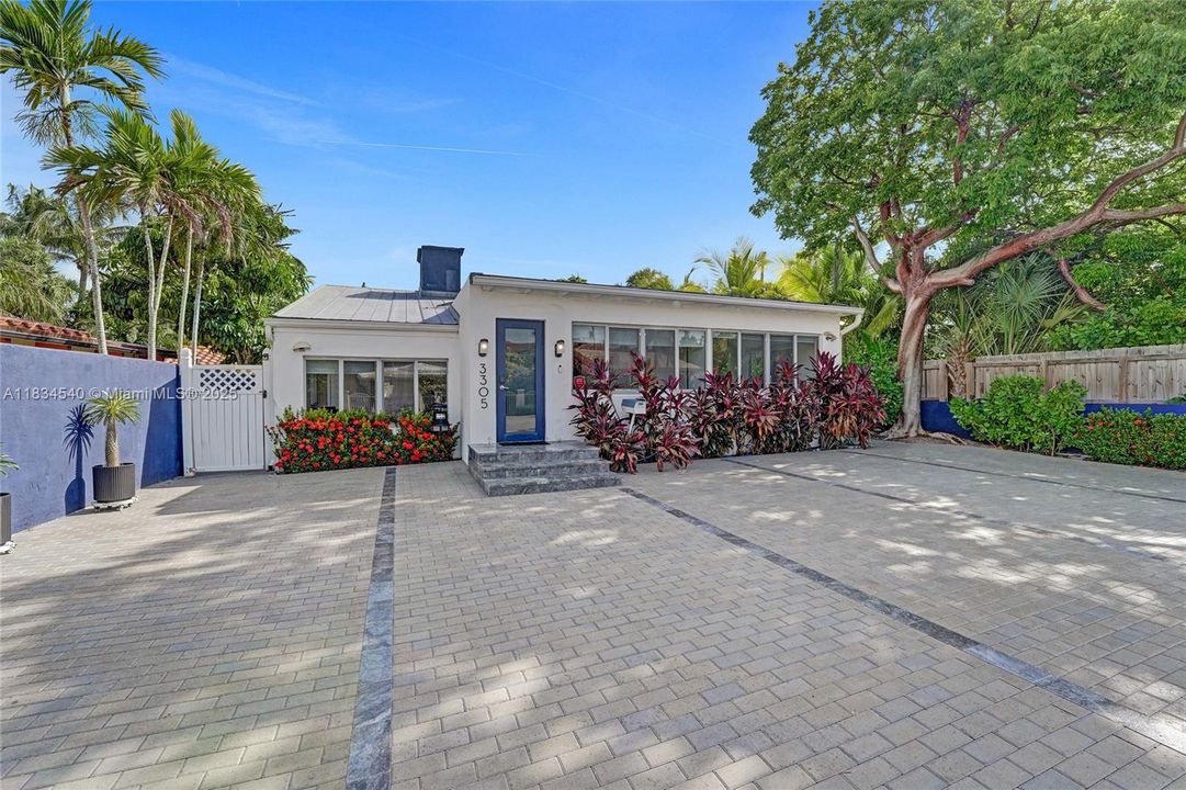 For Rent: $12,000 (4 beds, 2 baths, 1772 Square Feet)