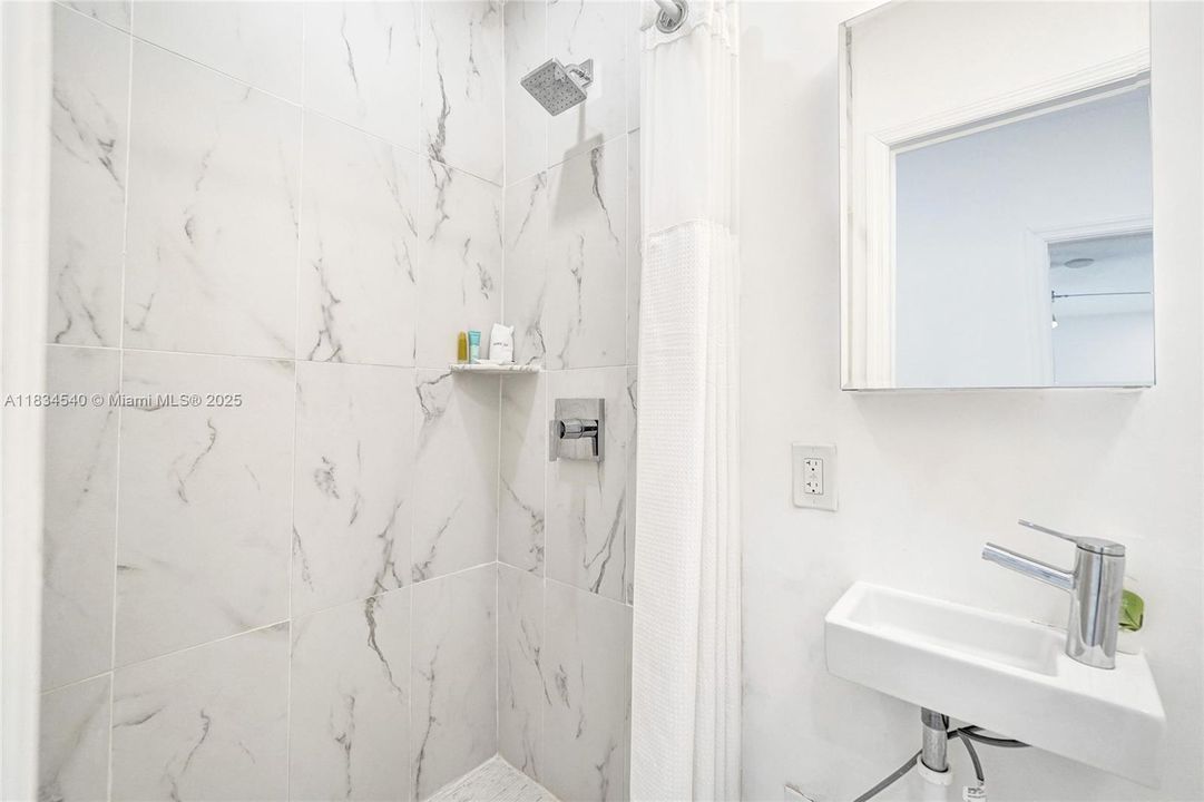 For Rent: $12,000 (4 beds, 2 baths, 1772 Square Feet)