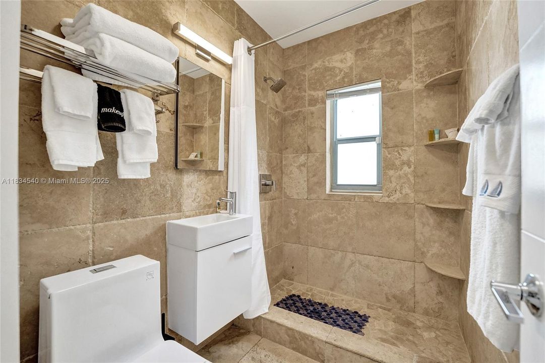 For Rent: $12,000 (4 beds, 2 baths, 1772 Square Feet)