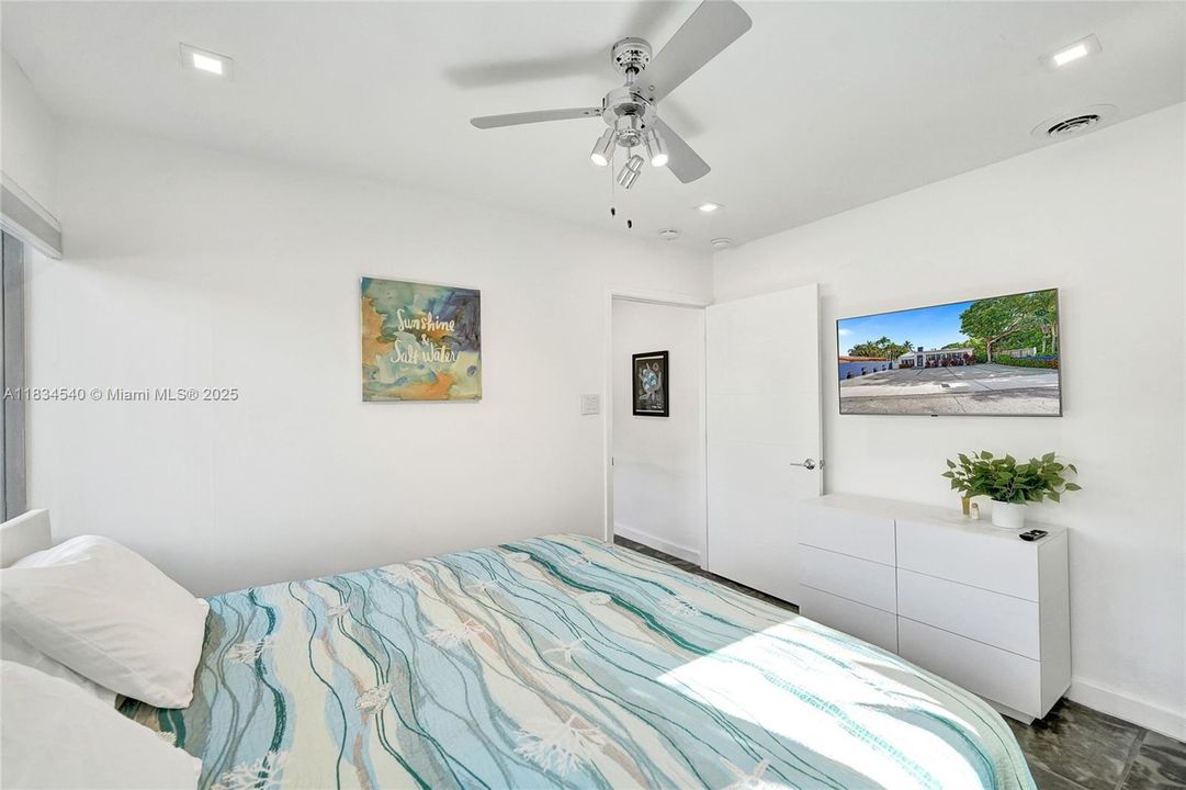 For Rent: $12,000 (4 beds, 2 baths, 1772 Square Feet)