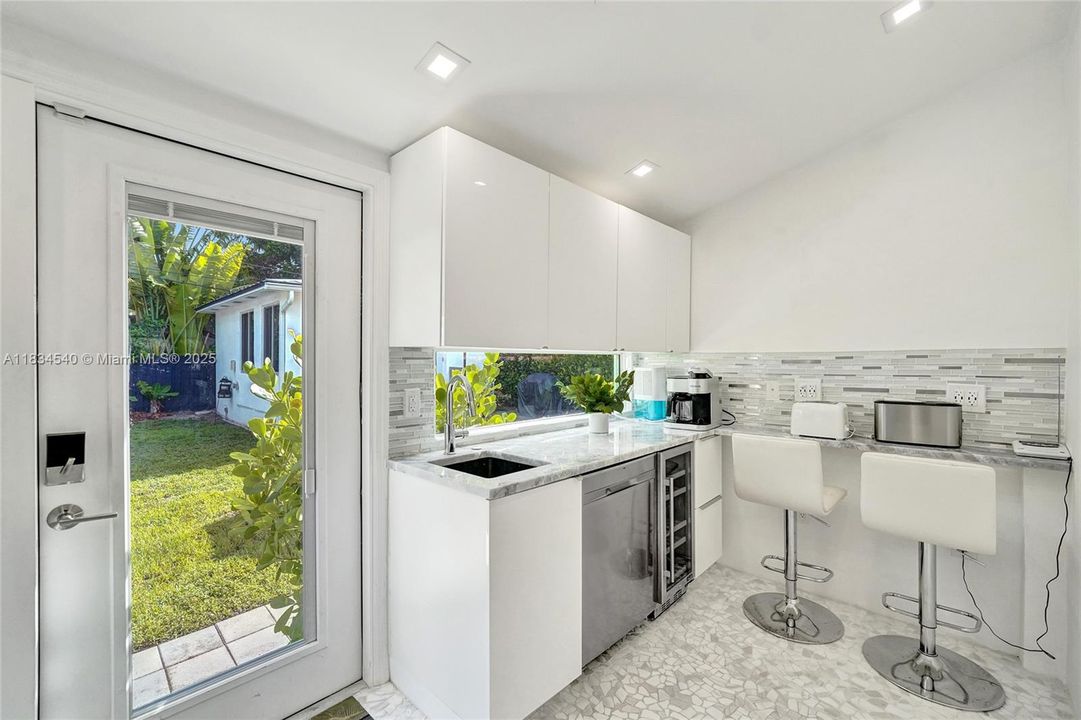 For Rent: $12,000 (4 beds, 2 baths, 1772 Square Feet)