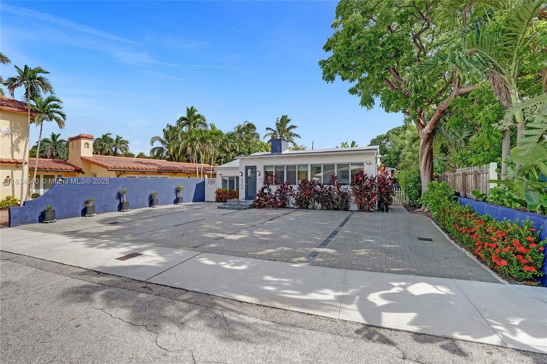 For Rent: $12,000 (4 beds, 2 baths, 1772 Square Feet)