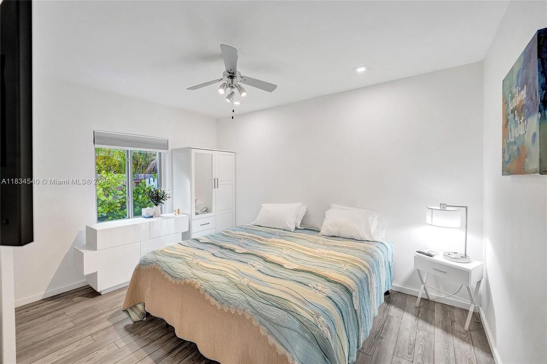 For Rent: $12,000 (4 beds, 2 baths, 1772 Square Feet)