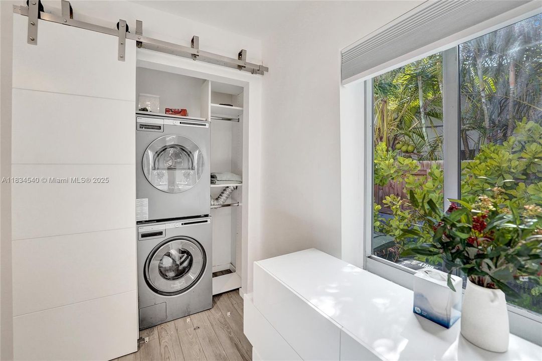 For Rent: $12,000 (4 beds, 2 baths, 1772 Square Feet)