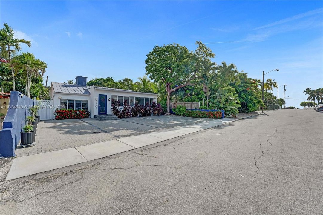 For Rent: $12,000 (4 beds, 2 baths, 1772 Square Feet)