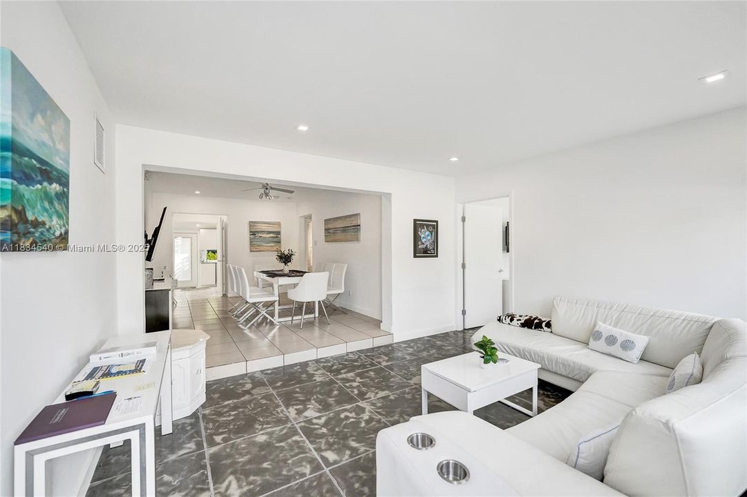 For Rent: $12,000 (4 beds, 2 baths, 1772 Square Feet)