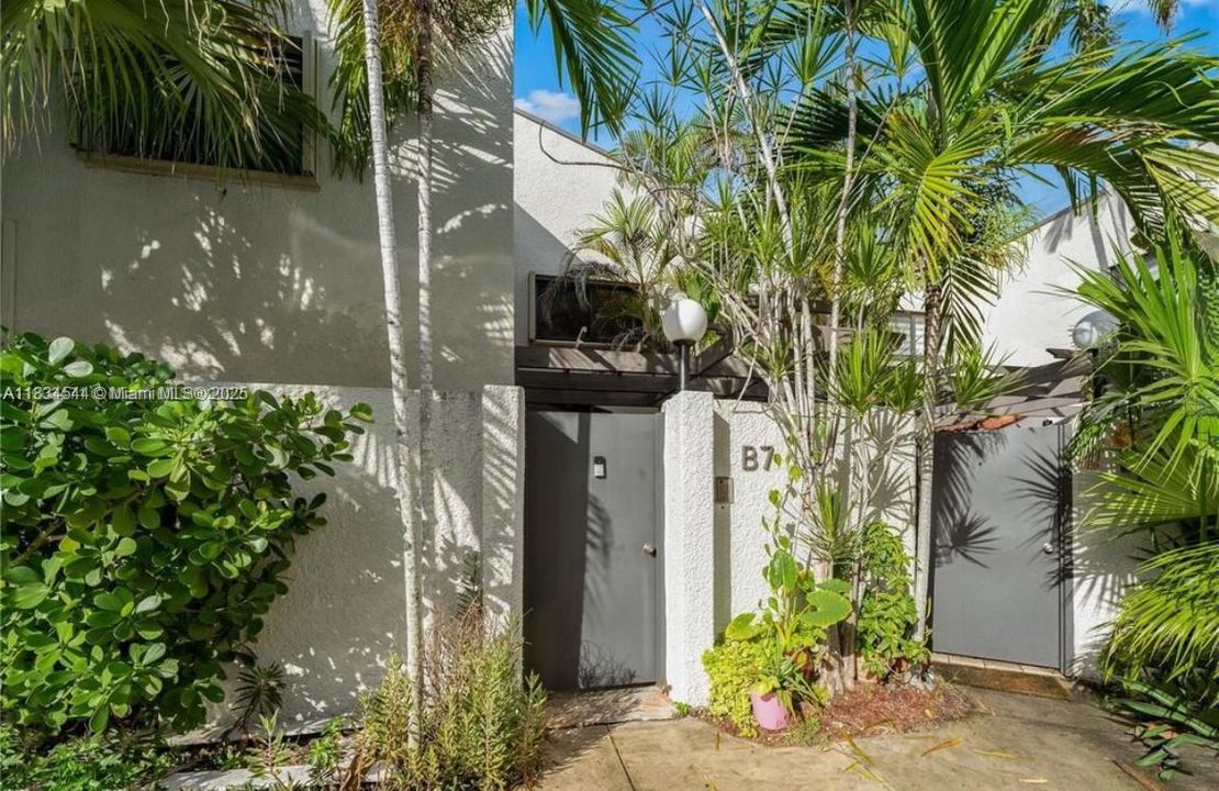 Recently Rented: $3,800 (3 beds, 2 baths, 1349 Square Feet)