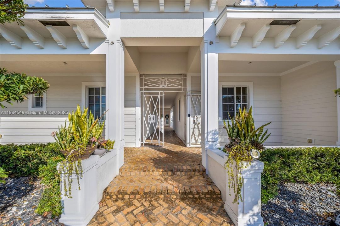 Active With Contract: $2,300,000 (8 beds, 8 baths, 5732 Square Feet)